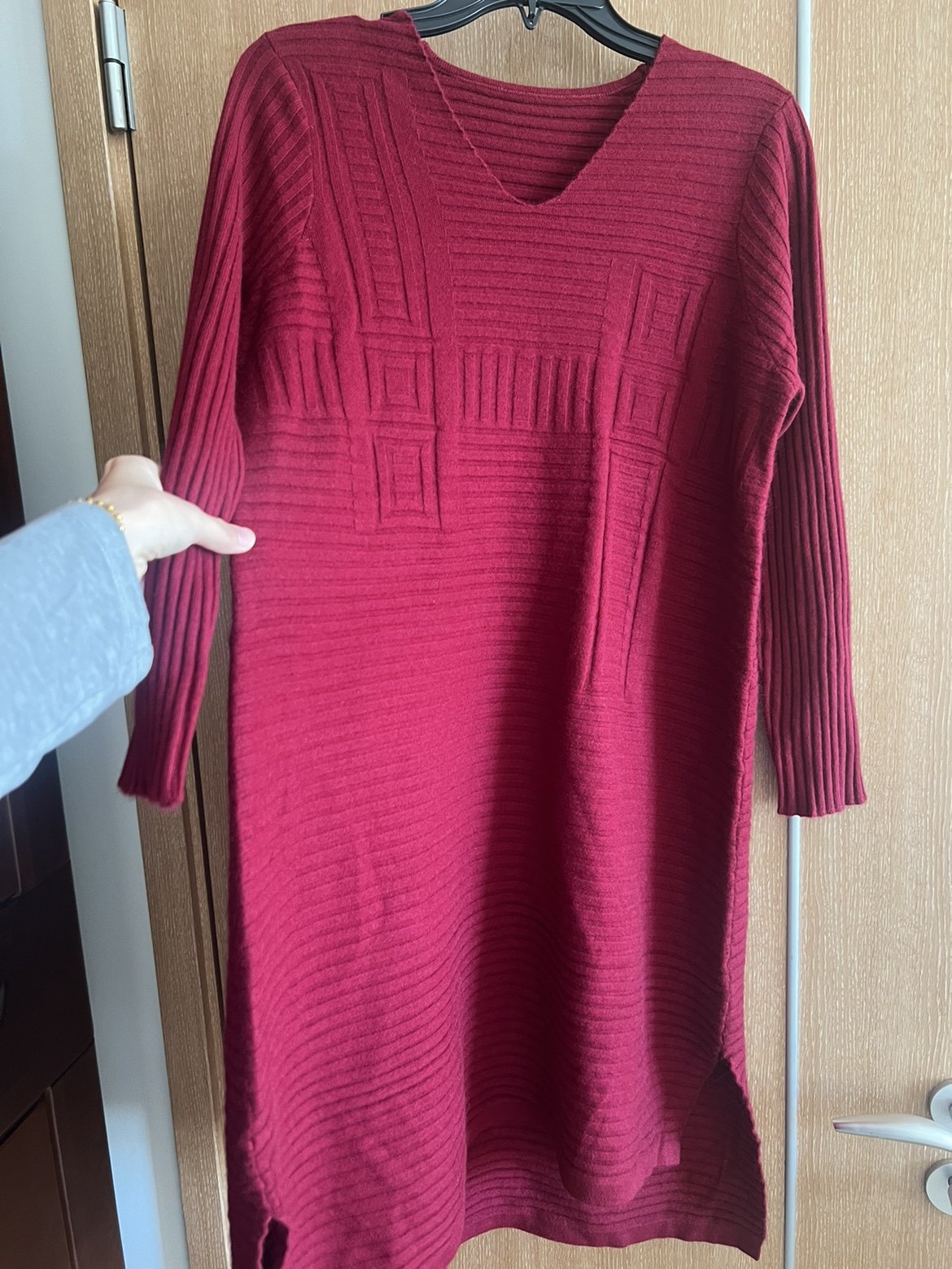 特价 暗红色 v领套头羊毛连衣裙 女毛衣 秋冬开叉坑条长毛衣