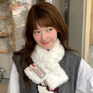 毛茸茸交叉围脖女冬毛绒厚保暖防寒2025新款可爱甜美小花短款围巾