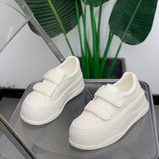 厚底轻便真皮小白鞋女2026年春季百搭魔术贴休闲鞋子潮流运动板鞋