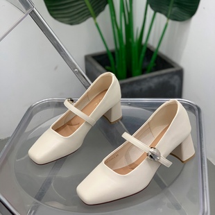 方头玛丽珍鞋女2025年秋冬新款一字扣带粗跟单鞋百搭软底小皮鞋