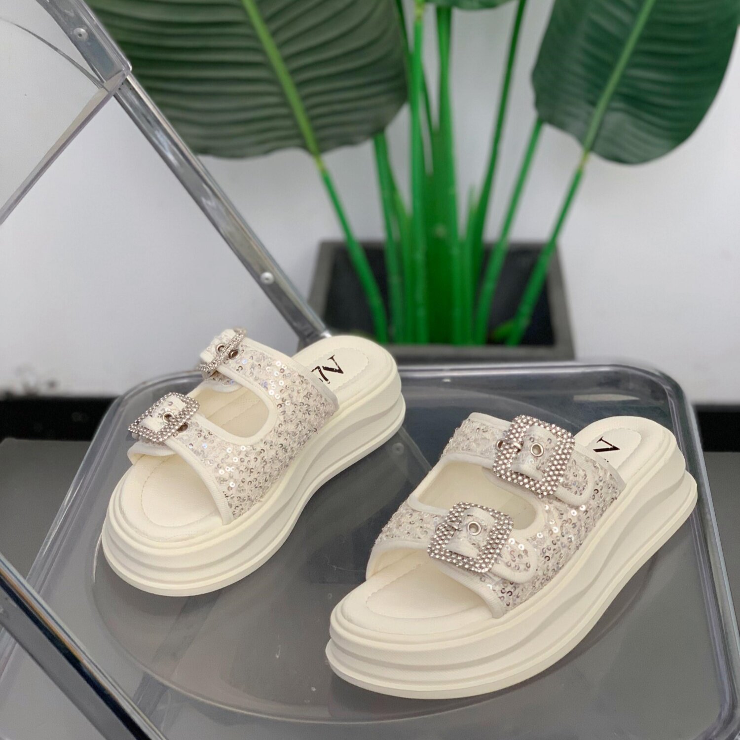慵懒风水钻亮片厚底露趾一字拖鞋女2026年夏季新款百搭外穿凉拖鞋