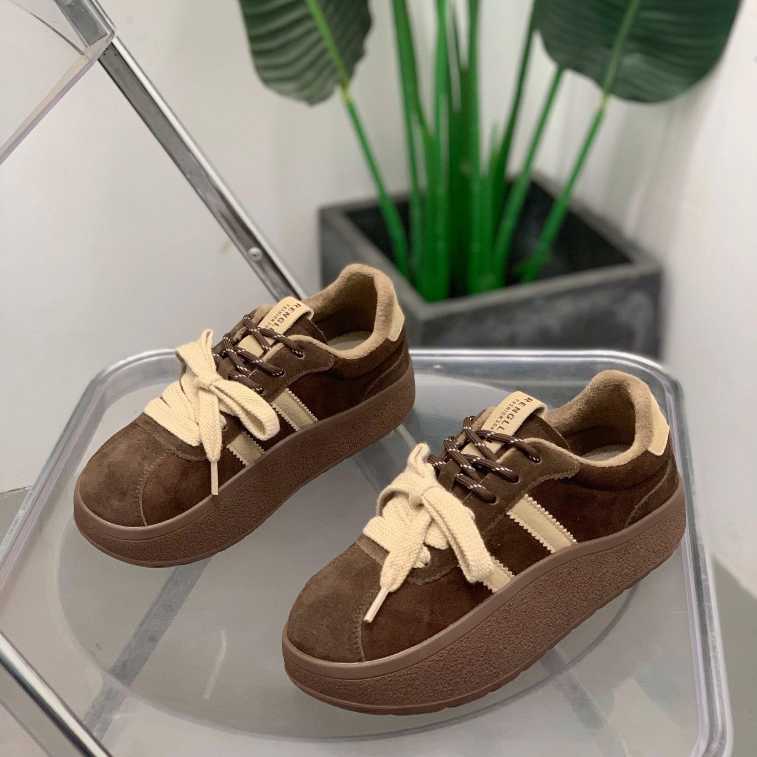 加绒厚底摇摇鞋女2025年冬季爆款拼色板鞋双鞋带复古娃娃头德训鞋,女鞋,休闲板鞋,淘宝优惠券,粉丝福利购,淘宝优惠卷