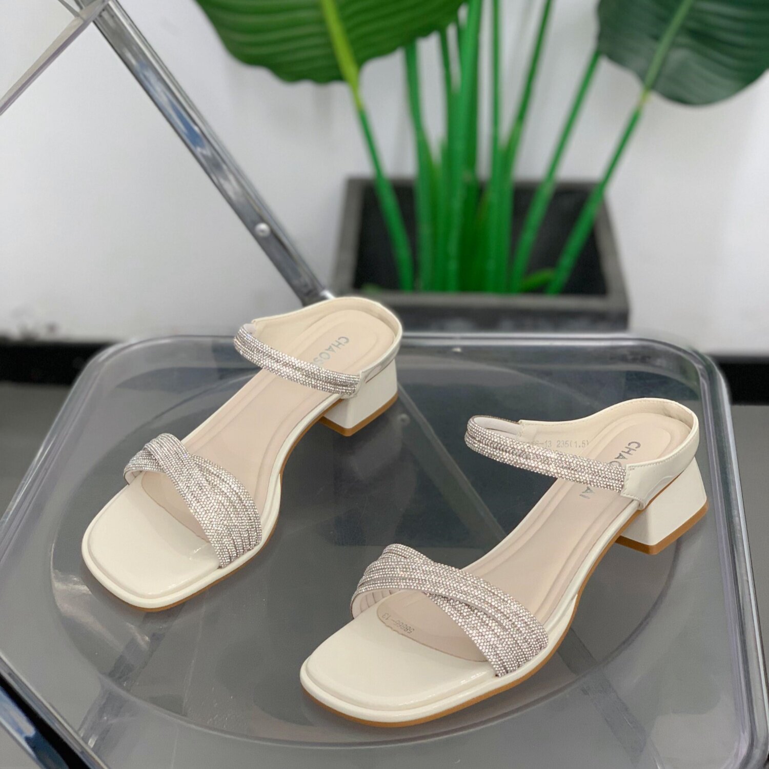 露趾性感粗跟平底凉鞋女2026年夏季外穿百搭高级感气质休闲女鞋子