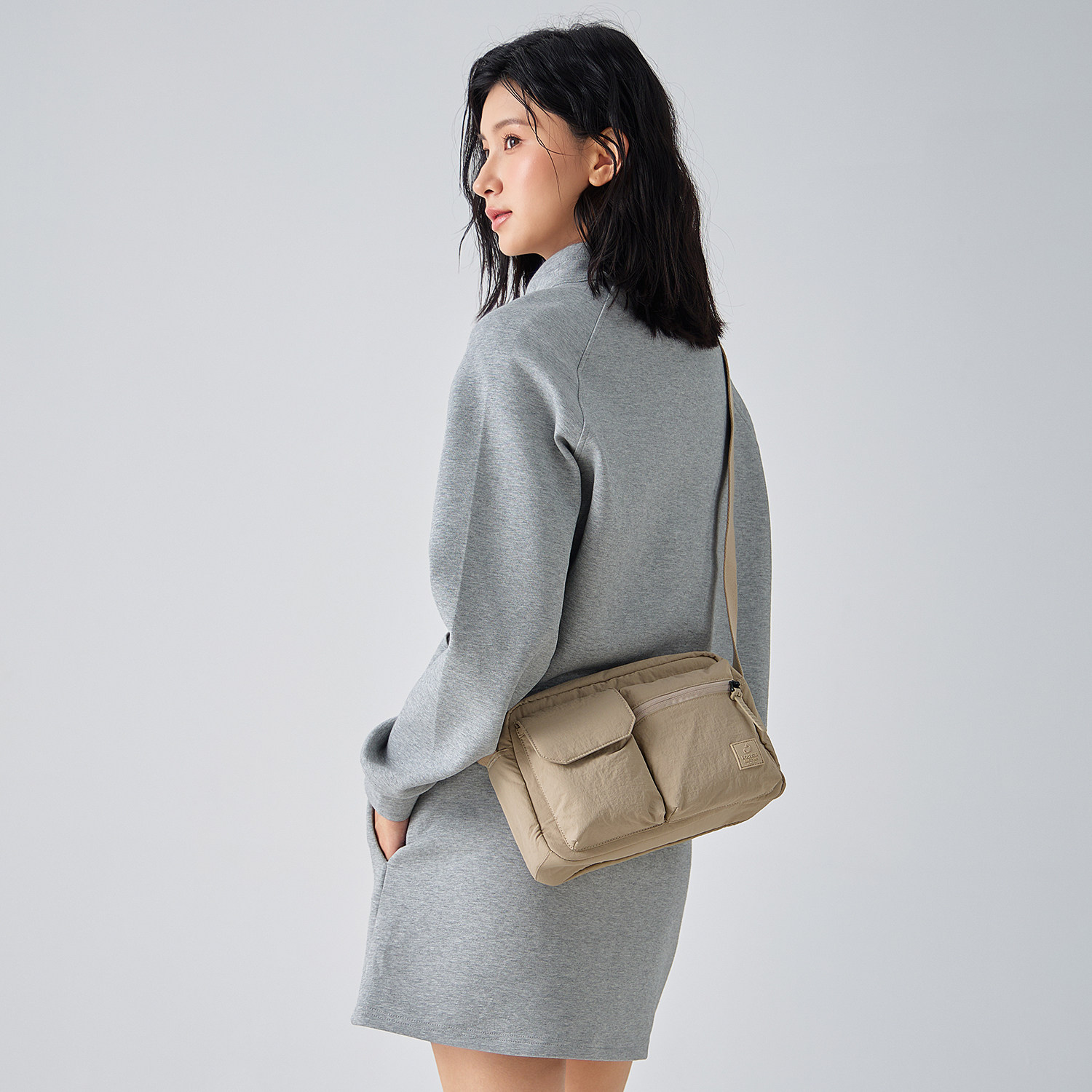 Fouvor简约风斜挎包女轻便多口袋通勤单肩包纯色尼龙防水休闲款