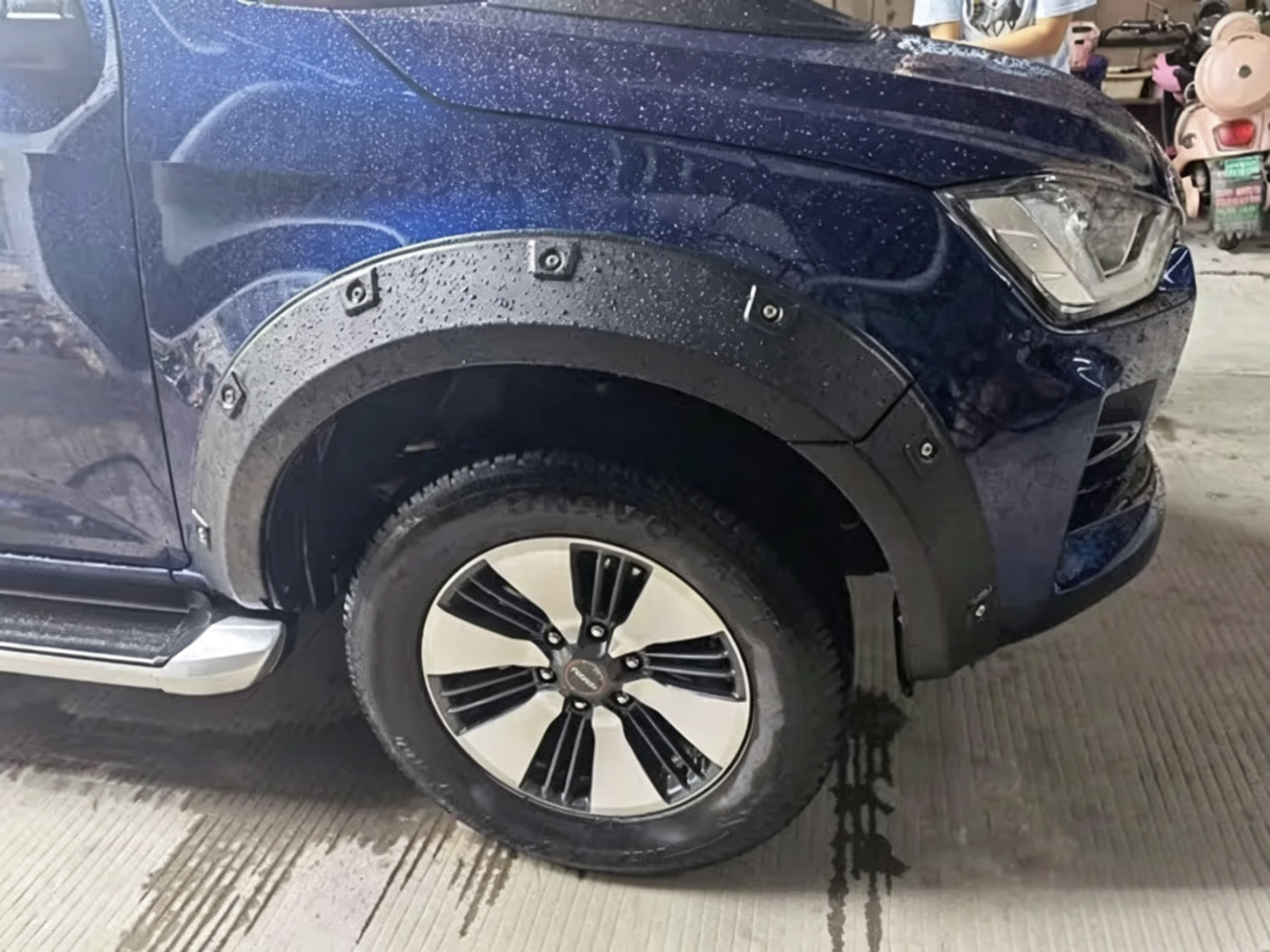 21-25年马自达BT50皮卡改装带钉反光片轮眉加宽挡泥板轮拱防刮板
