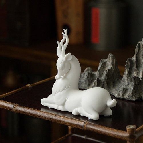 德化白瓷《灵鹿献瑞》祥鹿摆件