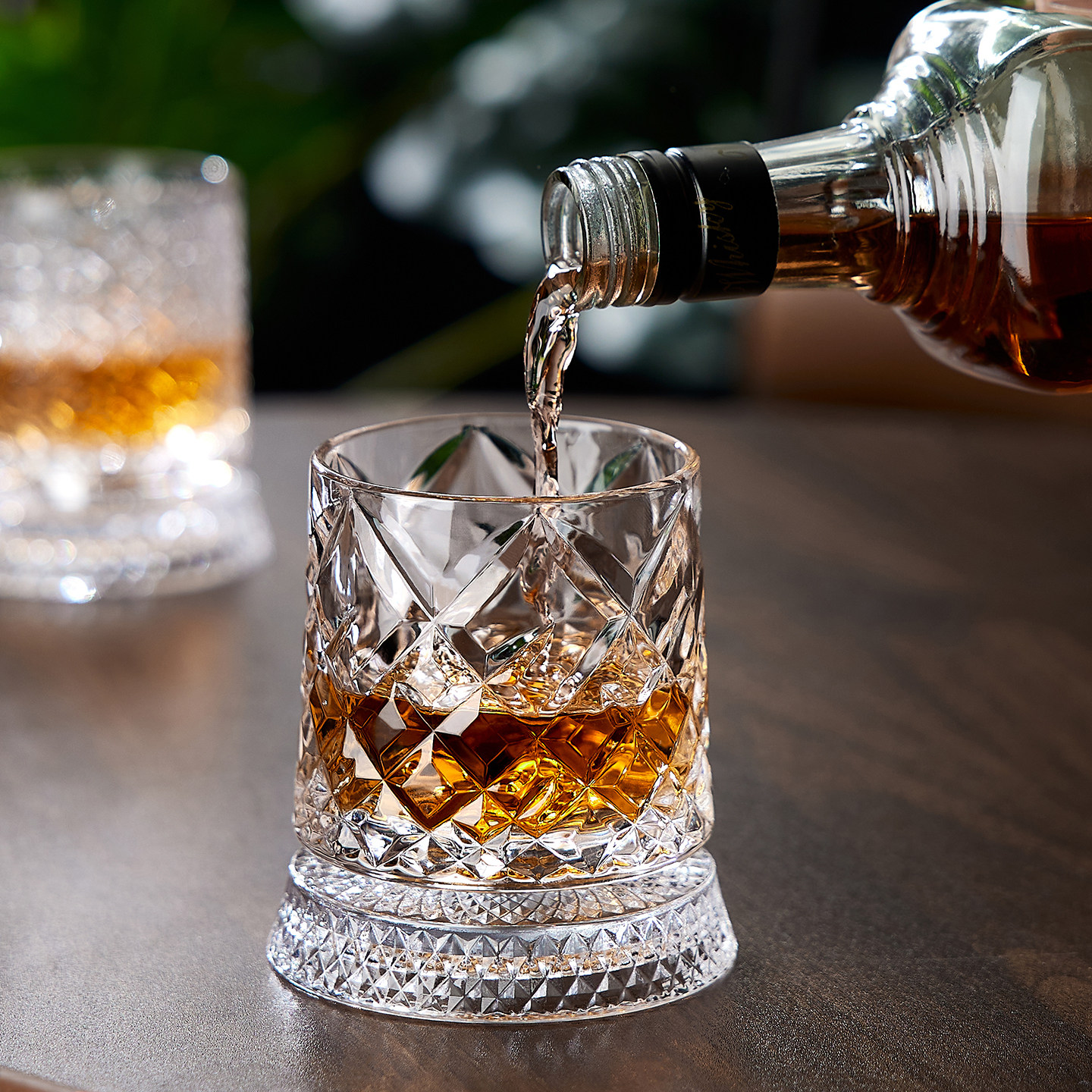 高级感创意水晶玻璃威士忌洋酒杯家用旋转不倒翁白兰地杯啤酒杯子