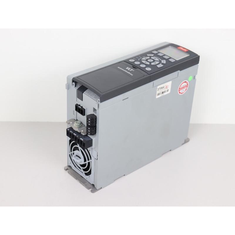 Danfoss FC-302P2K2T5E20H1BG P/N:131B0048 400V 2,2kW + Keypad