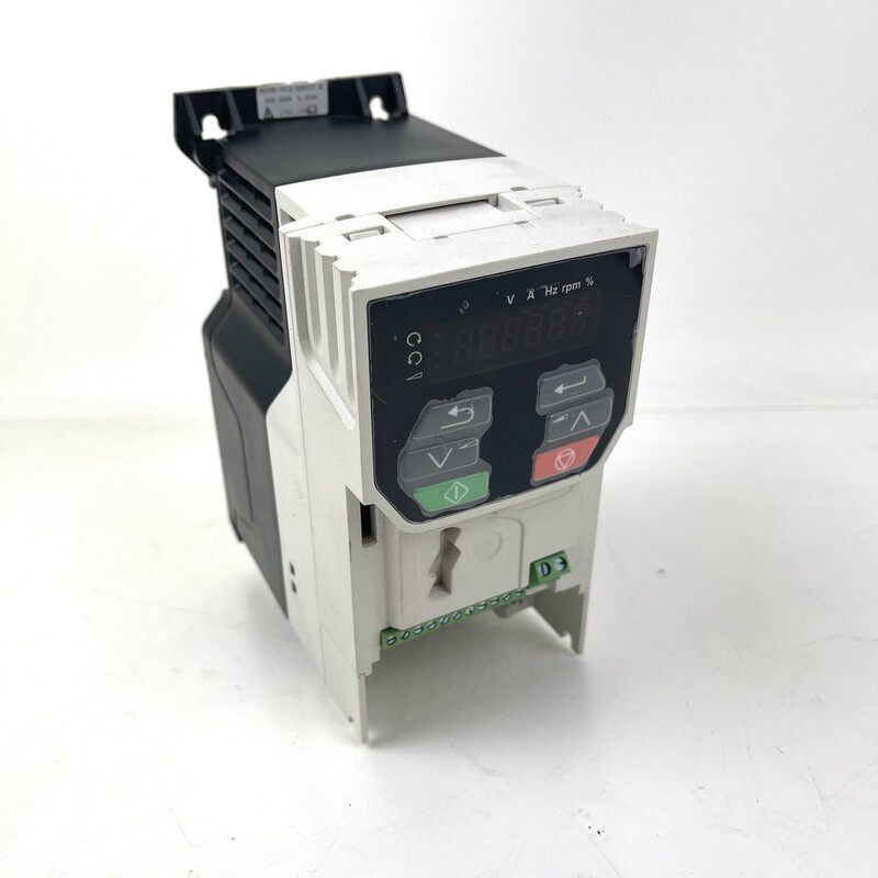 Unidrive M300-01200017 Nidec - Control Techniques 1ph-3ph 0.