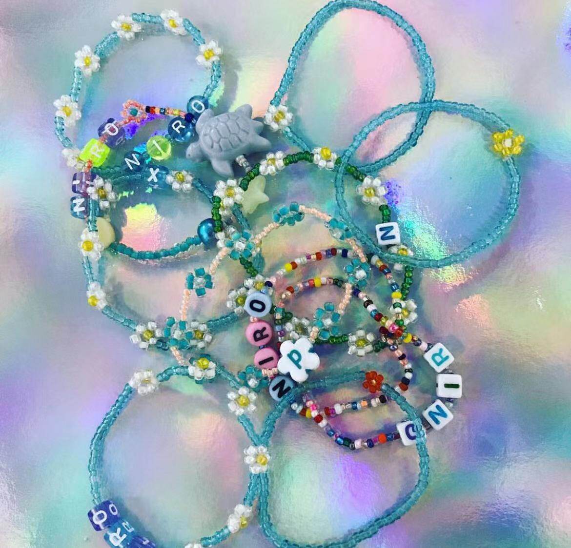 jennie泰妍同款韩国手工串珠花花字母弹力手链