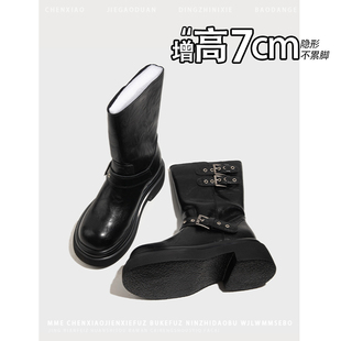 隐形内增高7CM!小个子黑色圆头靴子女2025秋冬新款皮带扣中筒靴女
