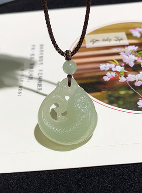 天然和田玉含钱晴水锦鲤鱼吊坠