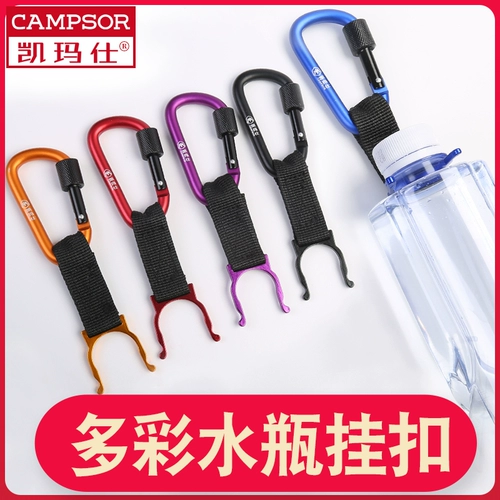 Пряжка для бутылки с водой на открытом воздухе