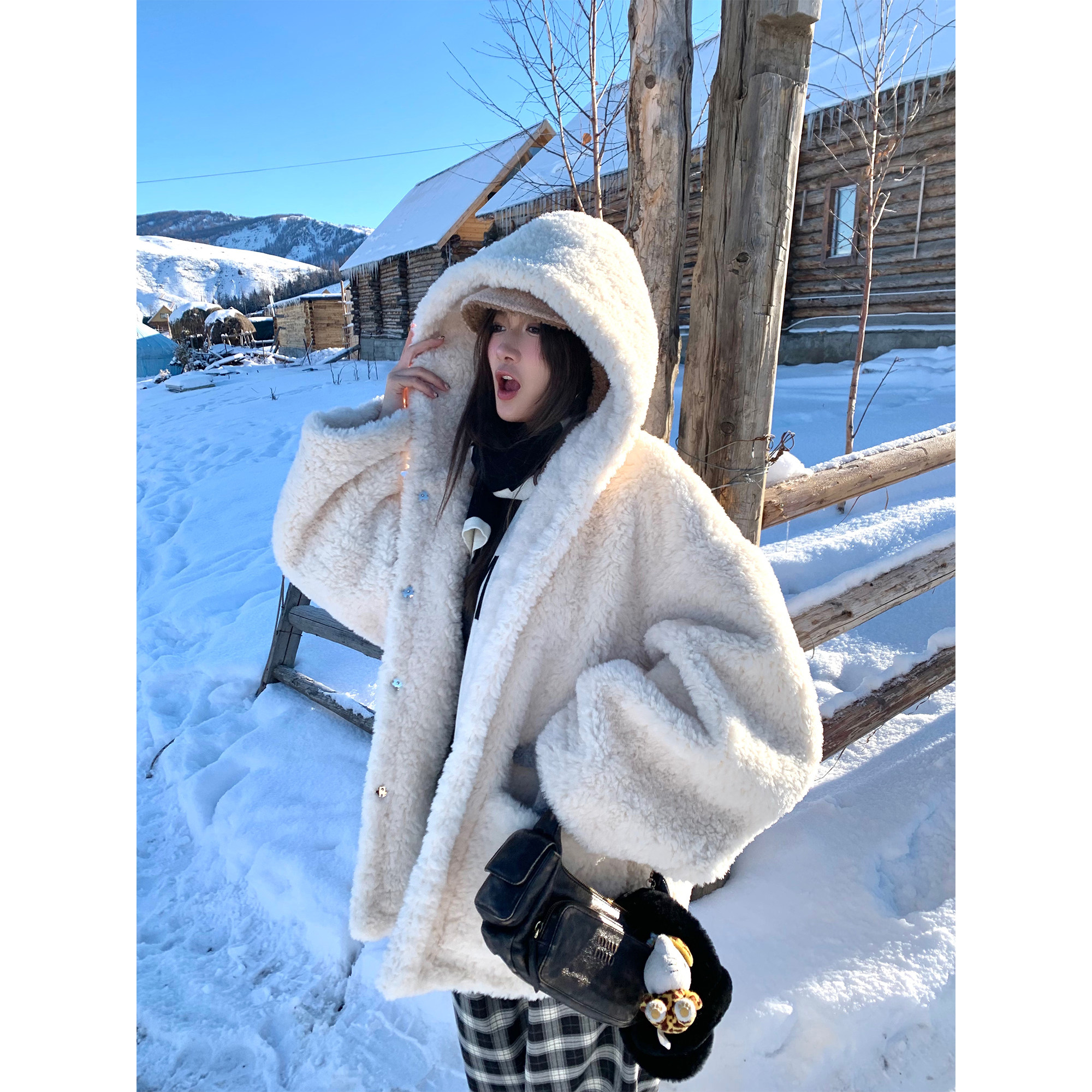 Xinlei Lin  “初雪”雪华绒麂皮复合一体羊羔毛连帽外套女冬外套