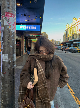 Xinlei Lin“摩登野心家”Burb*y秀场羊毛毛呢长短款夹克大衣围巾