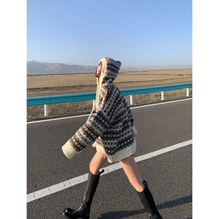 Xinlei Lin 条纹提花套头毛衣女秋冬2021新款 宽松复古连帽针织衫