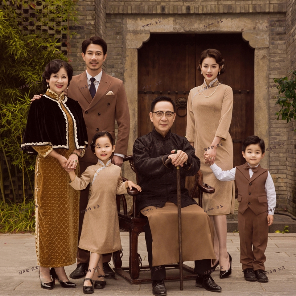 复古中国风一家六口家庭拍照礼服