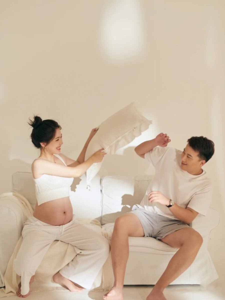 사진 스튜디오 테마 커플 출산 사진 의류 패션 간단한 남성과 여성 사진 커플 예술 사진 사진 사진 의류