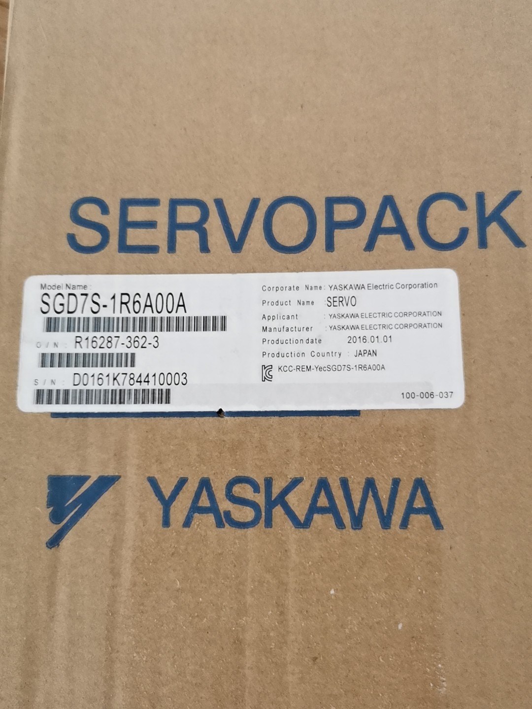 全新安川驱动器200W SGD7S-1R6A00A 原装