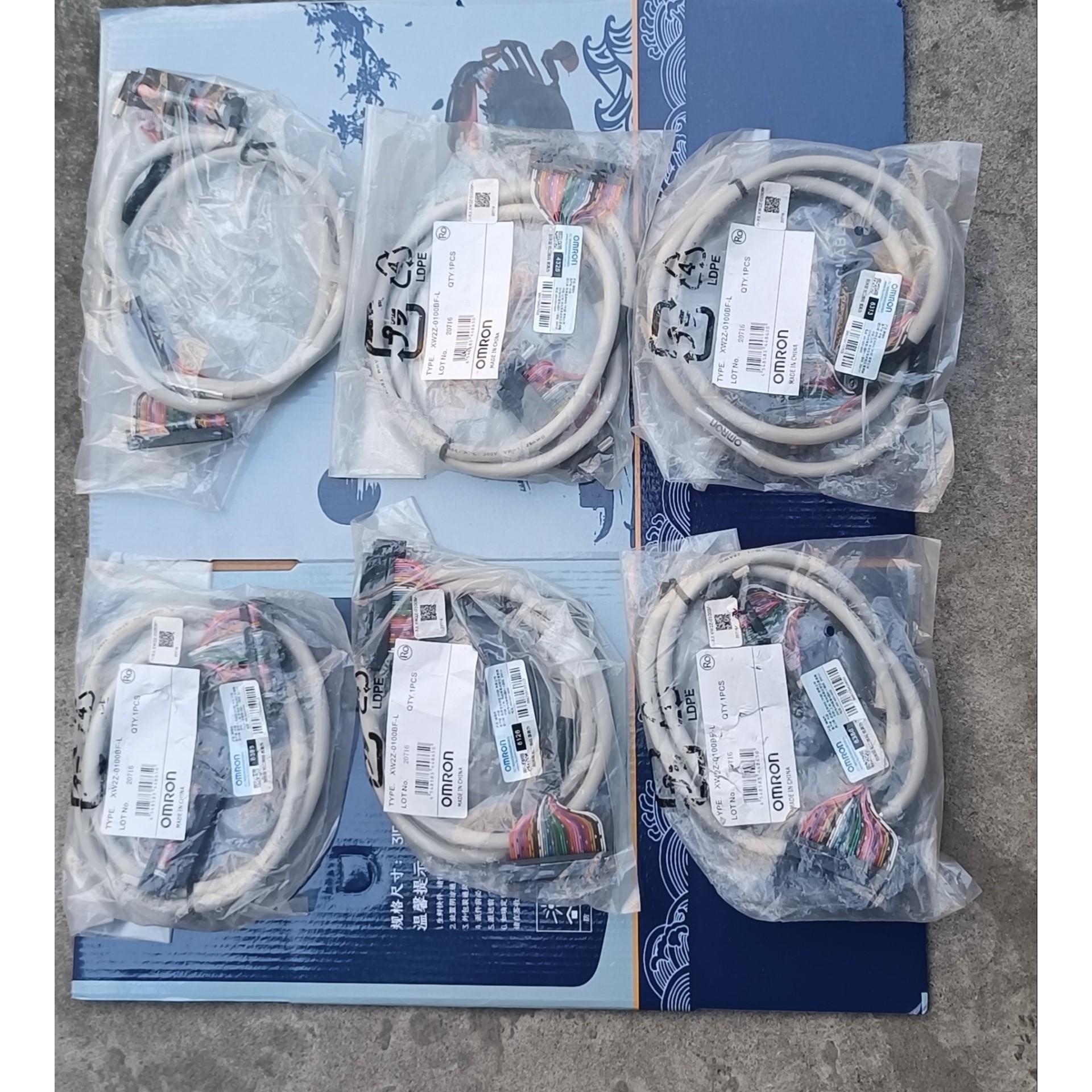 全新OMRON殴姆龙 XW2Z-0100BF-L数据线拍前询价