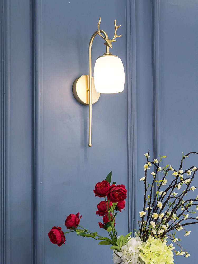 북유럽 거실 벽 램프 빛 럭셔리 사슴 뿔 배경 벽 침실 머리맡 계단 방 연구 미국 구리 사슴 머리 램프