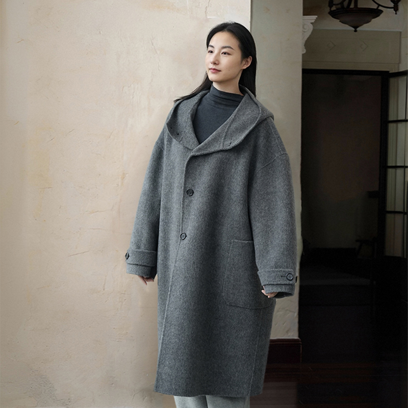 极简风灰色长款毛呢外套