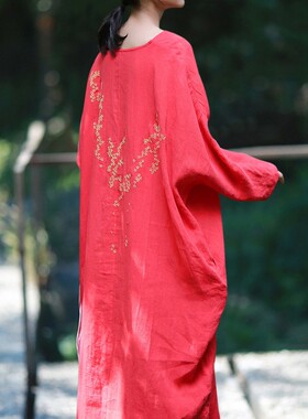 知笔墨出游V领红色刺绣国风连衣裙 2024夏季新款超宽松弧形长袍子