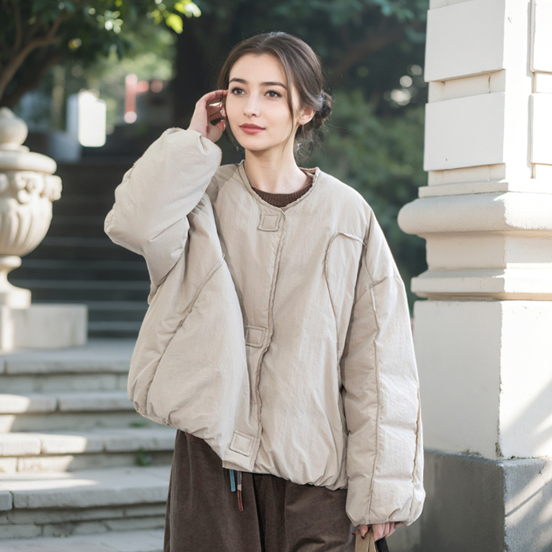 米色简约圆领高级面包短款羽绒服