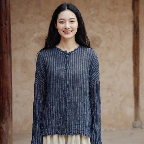 轻熟风条纹针织圆领纽扣开衫女