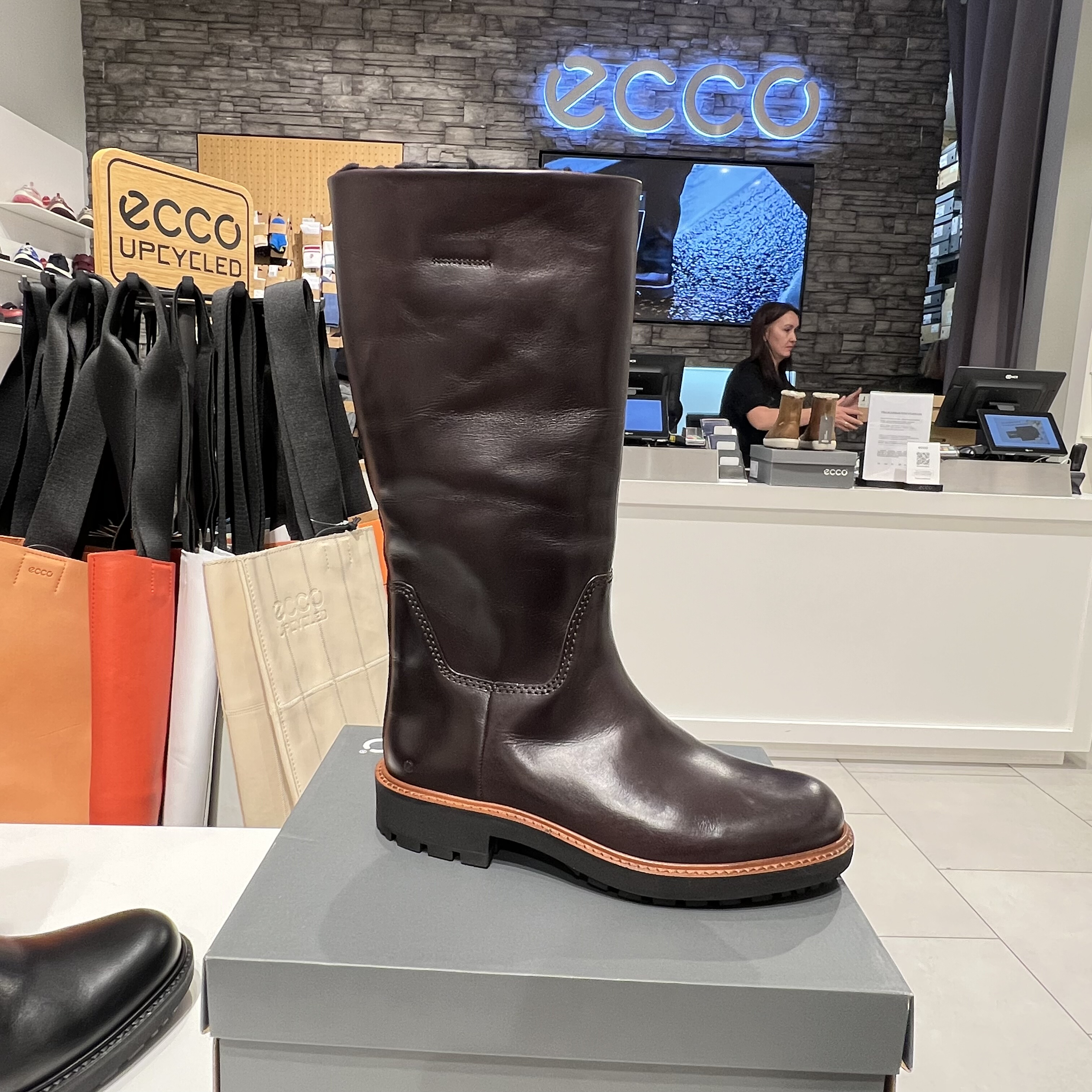 ECCO爱步女靴 新款真皮高筒靴时尚百搭骑士靴厚底增高长靴232873