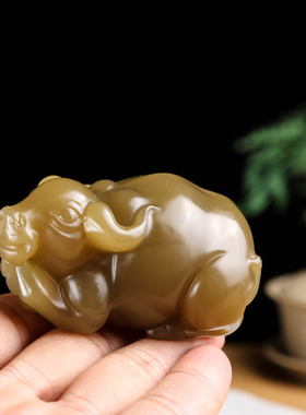 新疆和田玉糖玉生肖牛手把件天然玉石扭转乾坤把件生肖原石手玩件