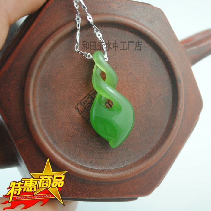 玉器玉器和田玉玉碧玉玉吊坠扭转乾坤玉坠 女 玉吊坠 菠菜绿碧