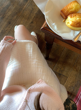 萌萌Ja 德尔文日记~百搭显瘦遮跨短裙松紧高腰纹理感半身裙女秋冬