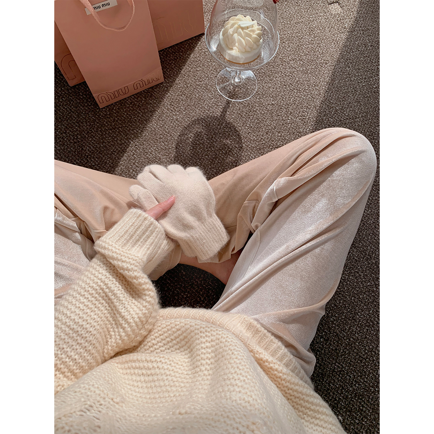 萌萌Ja垂坠感丝绒裤松紧高腰