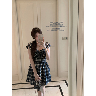 萌萌Ja 纤玫珑冰饮~两色温婉减龄格纹短裙高级V领收腰休闲连衣裙