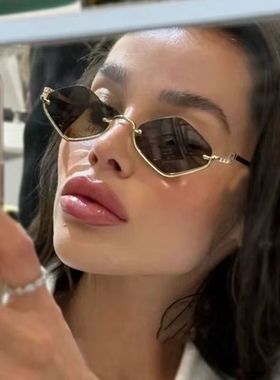 网红同款时尚小眼镜半框菱形太阳镜小众设计感潮流户外街拍墨镜女