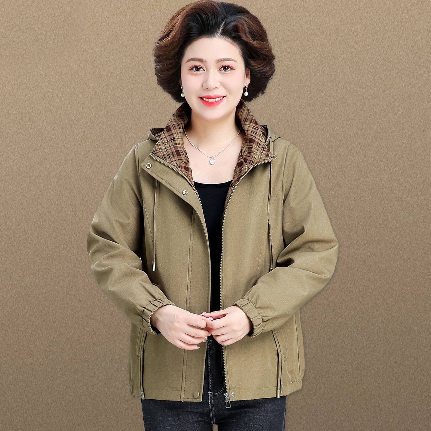 官方正品妈妈秋装外套2025新款端庄大气中老年女春秋季连帽夹克上