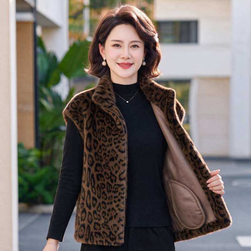 官方妈妈装豹纹马甲仿水貂绒马甲女中老年秋冬保暖坎肩洋气百搭外