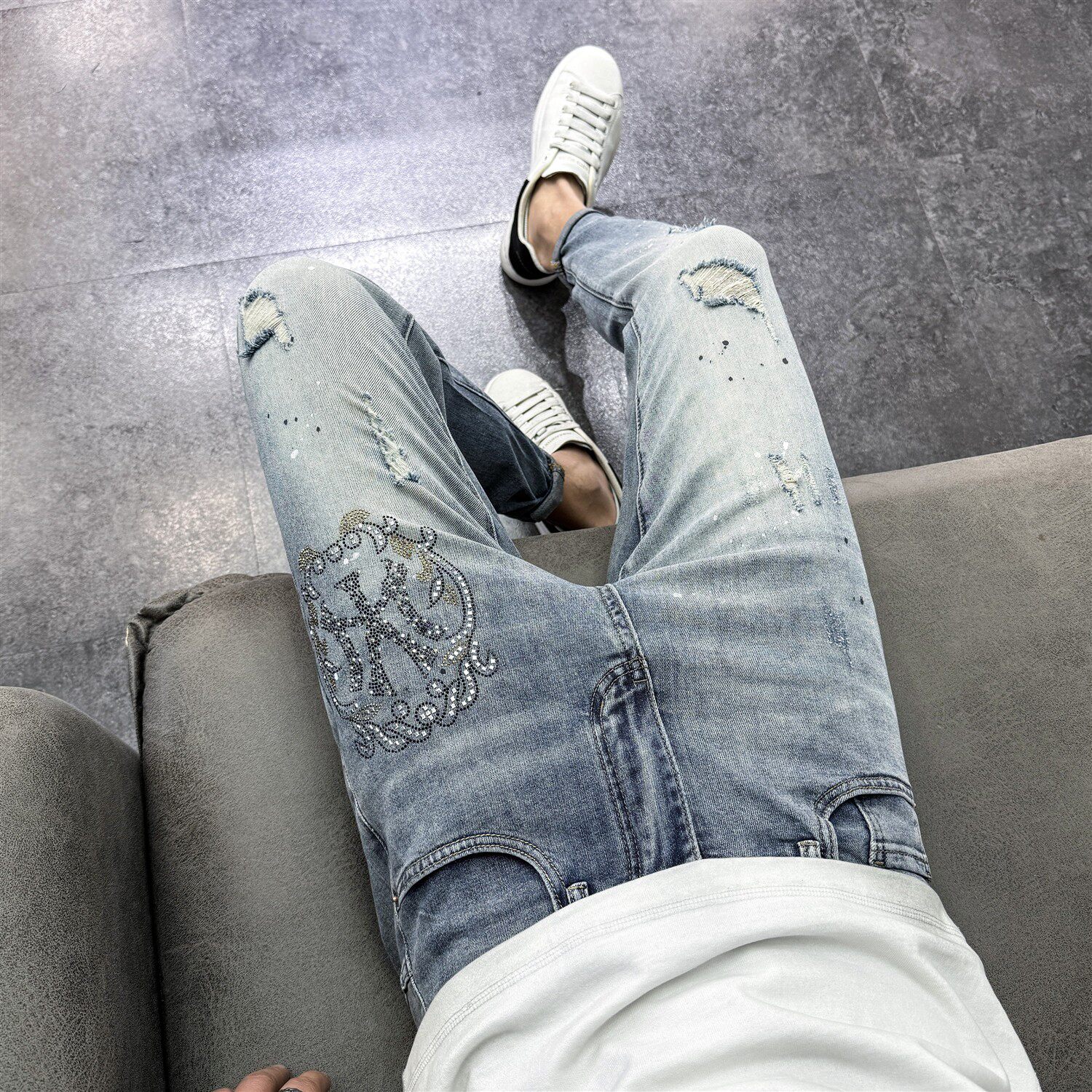 2026春季欧货烫钻破洞牛仔裤男浅蓝色长九分修身小脚韩版潮流百搭