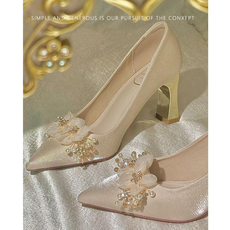 法式尖头高跟鞋女2025新款花朵主婚纱新娘鞋浅口粗跟日常可穿单鞋