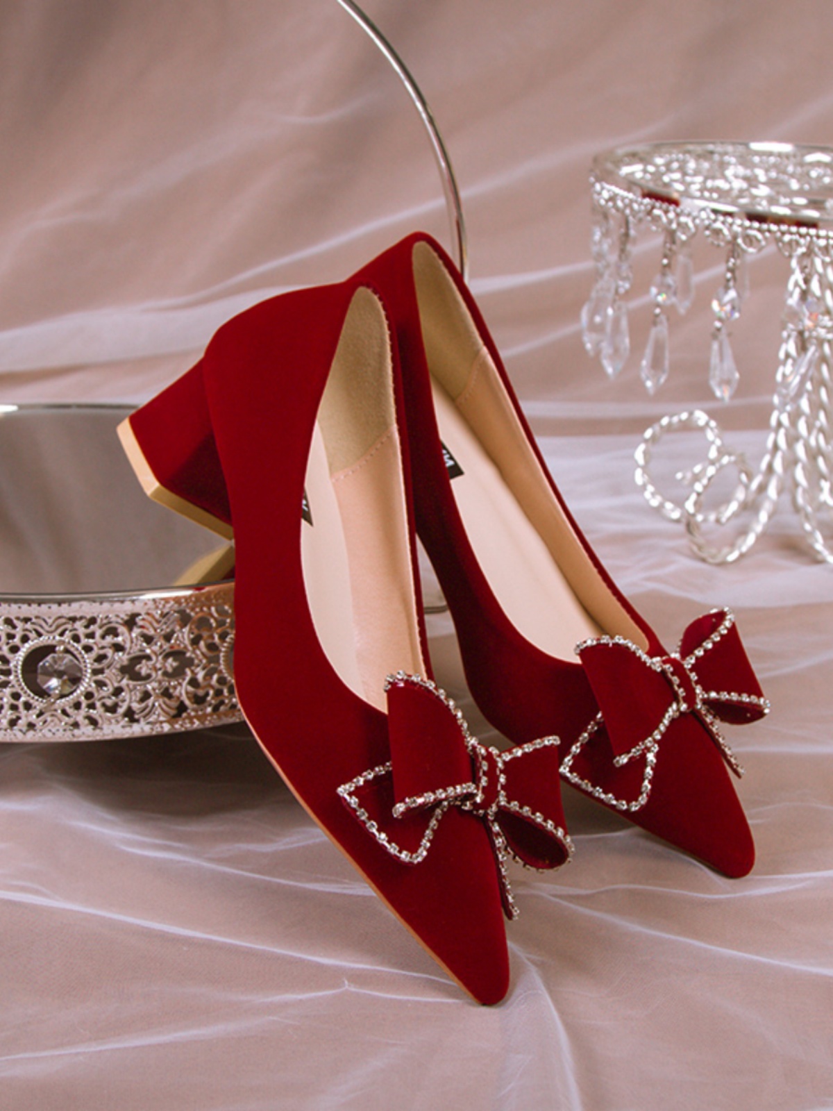 中式婚鞋女粗跟两穿2023新款秀禾敬酒新娘鞋孕妇酒红色订婚高跟鞋