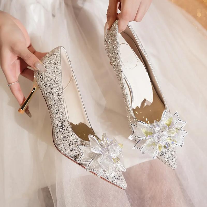 小众婚鞋新娘鞋秀禾婚纱两穿不累脚高级感水晶鞋细跟高跟鞋女单鞋