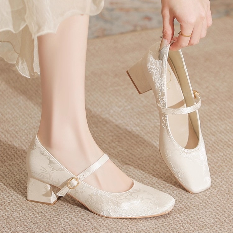 新中式白色粗跟旗袍鞋不累脚中跟伴娘鞋婚鞋新娘鞋高跟单鞋女春秋