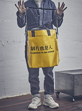 青年流行制片也是人通勤手提包