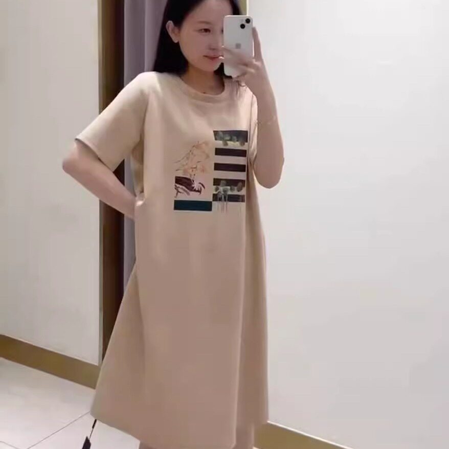 妙糖女装2025专柜正品空气棉温柔风奶茶色气质短袖宽松休闲连衣裙
