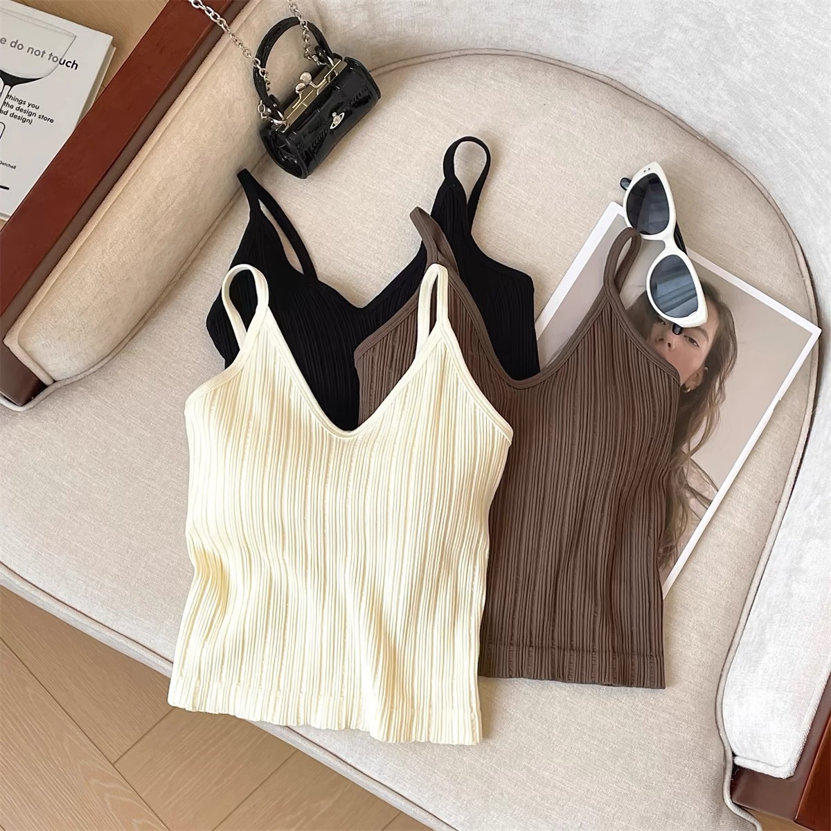 法式新款设计感纯欲风V领一体杯美背内衣女辣妹打底吊带背心上衣