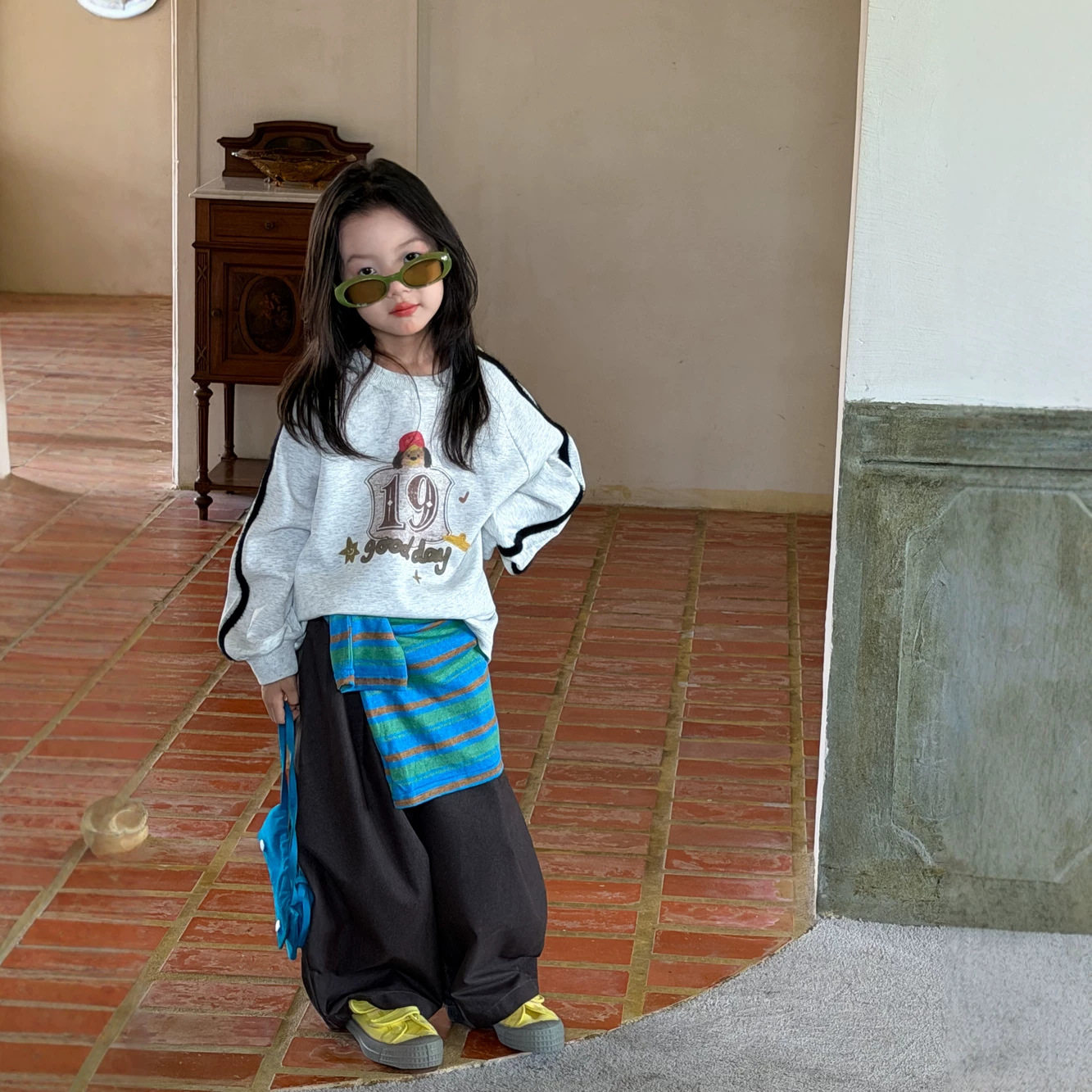 半柚卫衣2026秋季女童韩版卡通字母卫衣儿童圆领休闲宽松洋气上衣