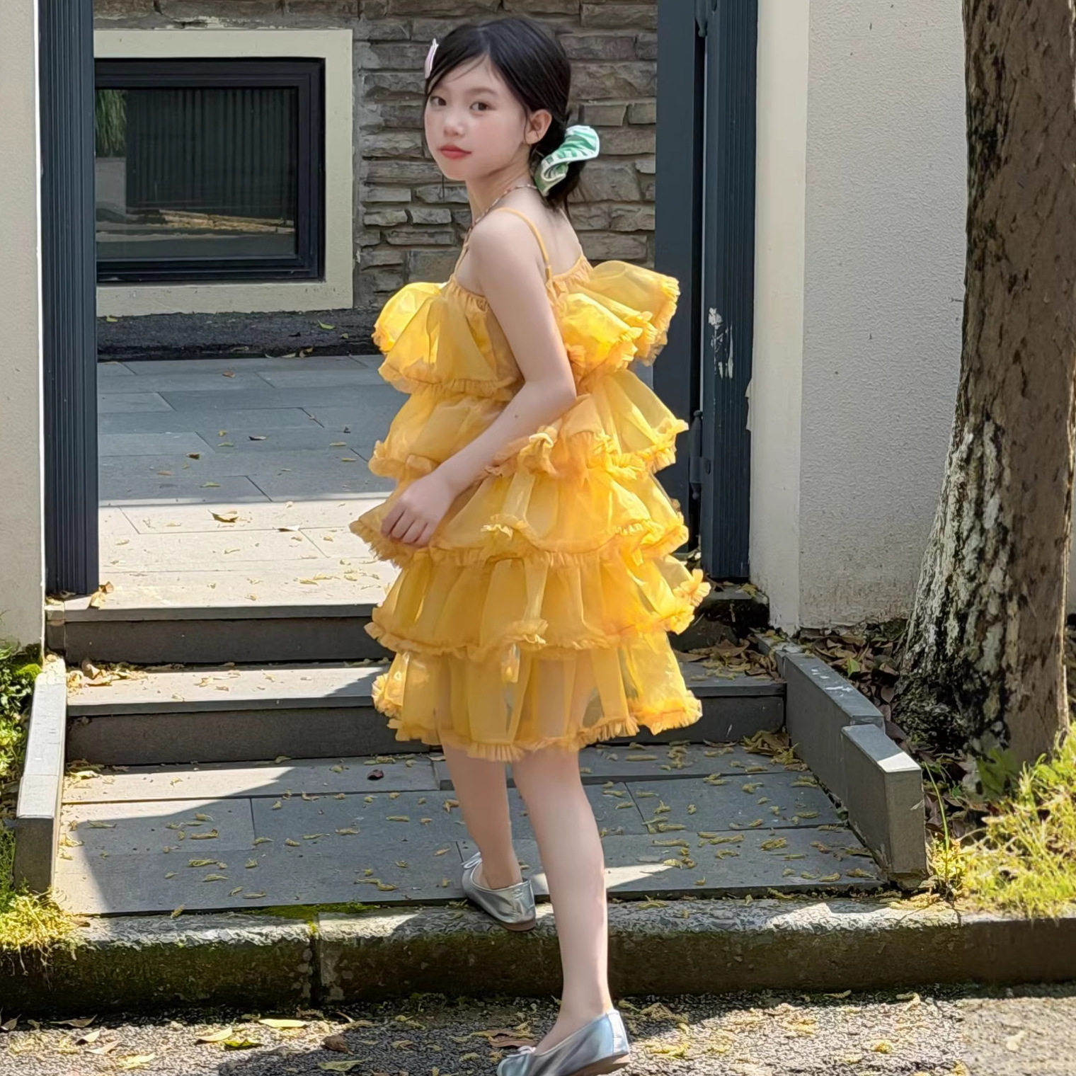 女童黄色蓬蓬裙2026夏款洋气吊带裙儿童网纱蛋糕裙度假风公主裙子