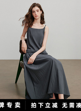初语深灰色假两件吊带连衣裙女2025夏季新款纯色气质垂感显瘦长裙