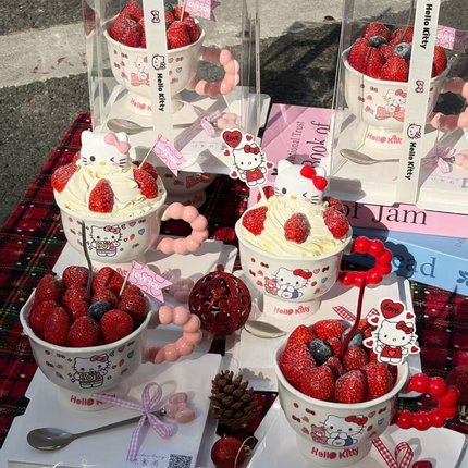 2026圣诞节hellokitty奶油草莓杯蛋糕装饰kt猫陶瓷杯甜品蛋糕杯